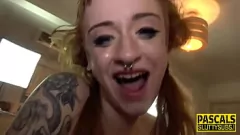 再生 変態の入れ墨のある素人売春婦アズラ・アリイがハードコア緊縛フェチ現実シーンでおもちゃにされて指マンされる