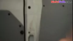 Reproduzir Amadora europeia peituda em meias e meia arrastão é espancada pelo padre em uma sessão pública de fetiche ao ar livre