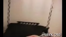 Abspielen Großer, kühner Mann hat keine Barmherzigkeit für die kostbare Missy, wenn er sie eng begrenzt