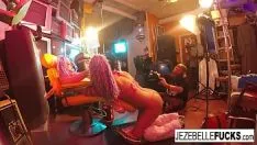 Играть Трибадный секс с Jezebelle и Leya
