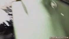 Играть Подростки кормят котенка железным хили, целятся, 23 км от внешней станции